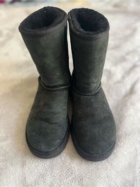 UGG Classic Boots in black size 6